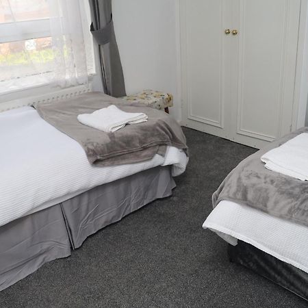 Superb 3 Bedroom Flat In Stafford Eksteriør billede
