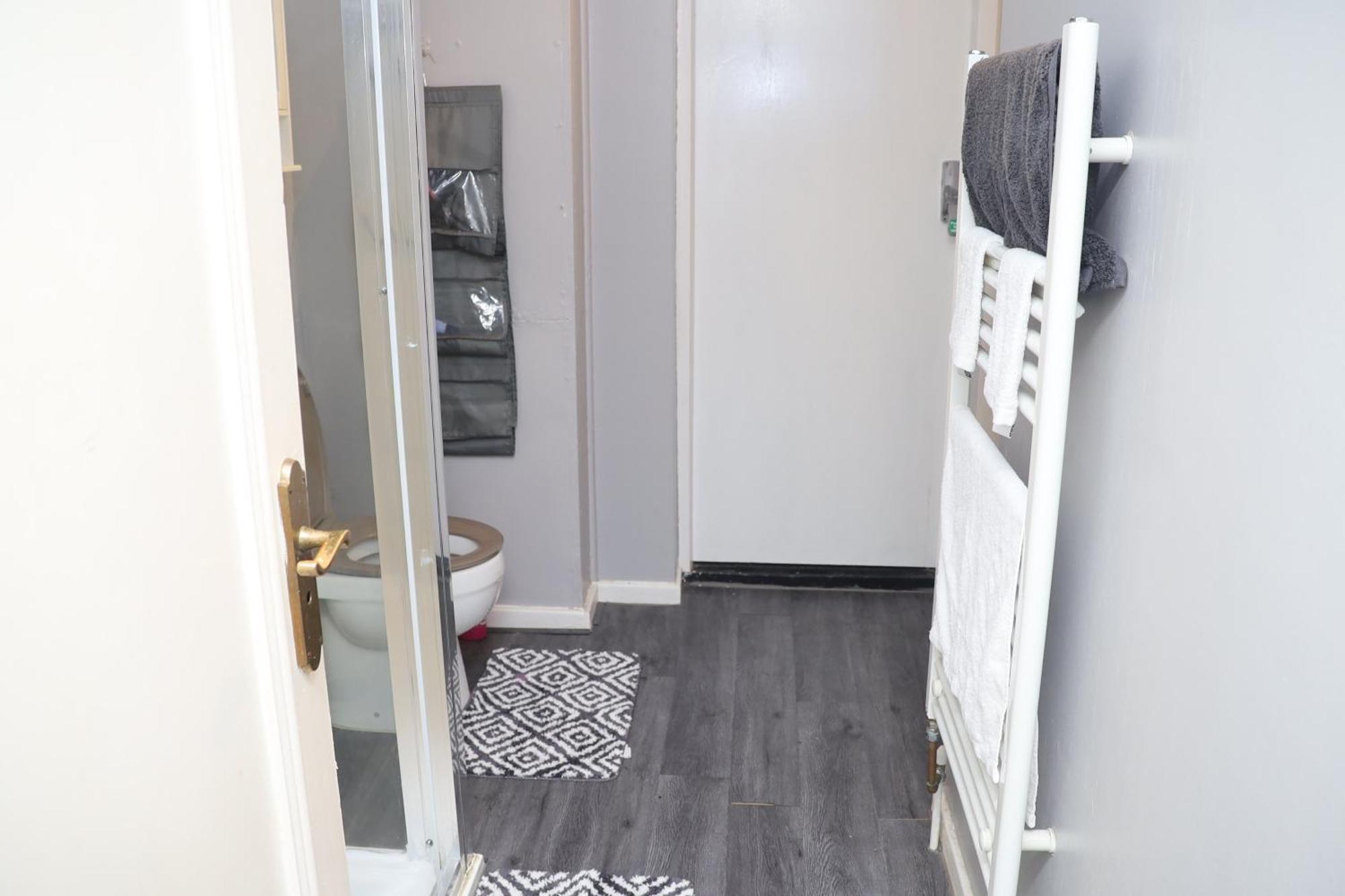 Superb 3 Bedroom Flat In Stafford Eksteriør billede