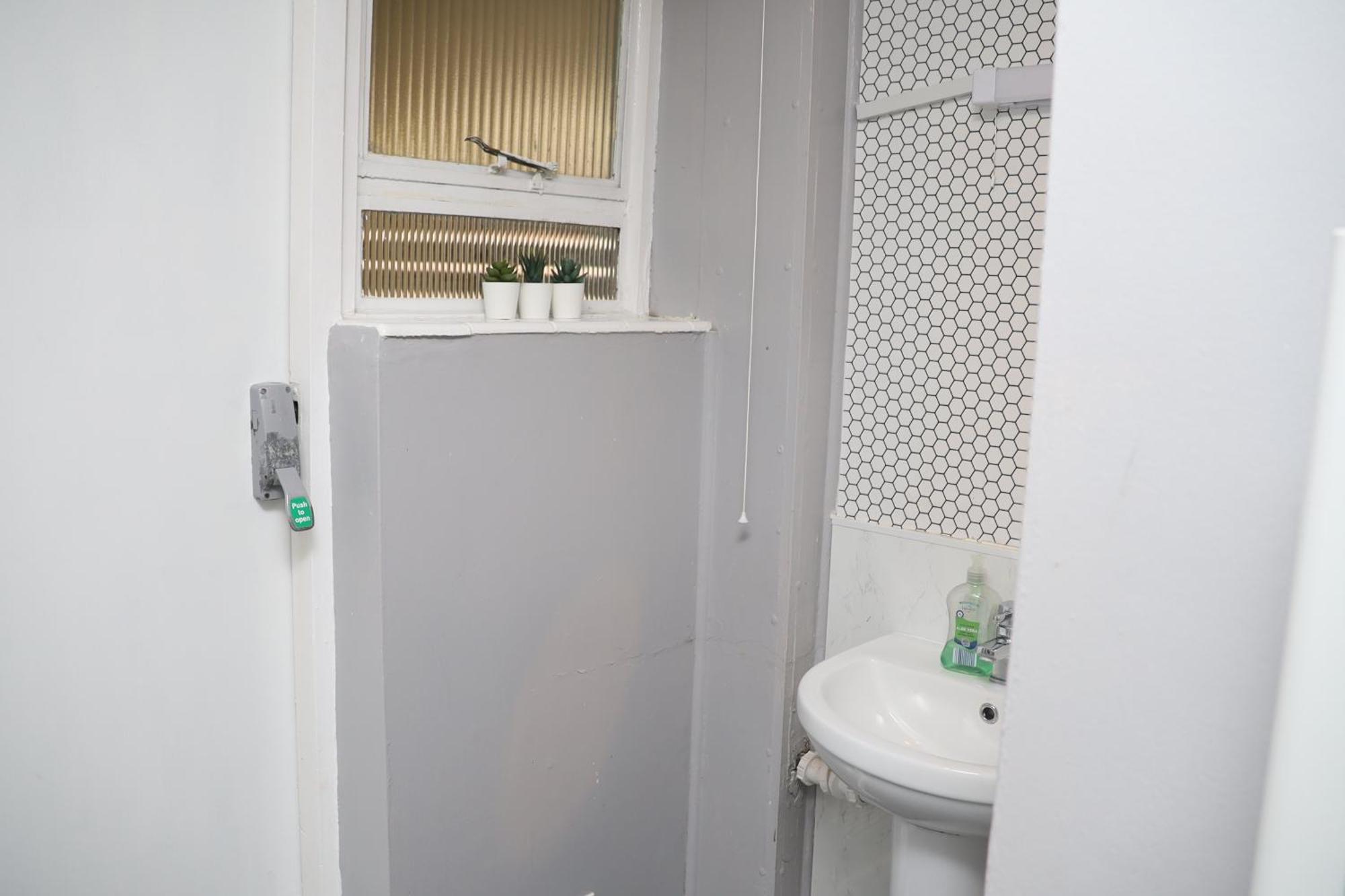 Superb 3 Bedroom Flat In Stafford Eksteriør billede