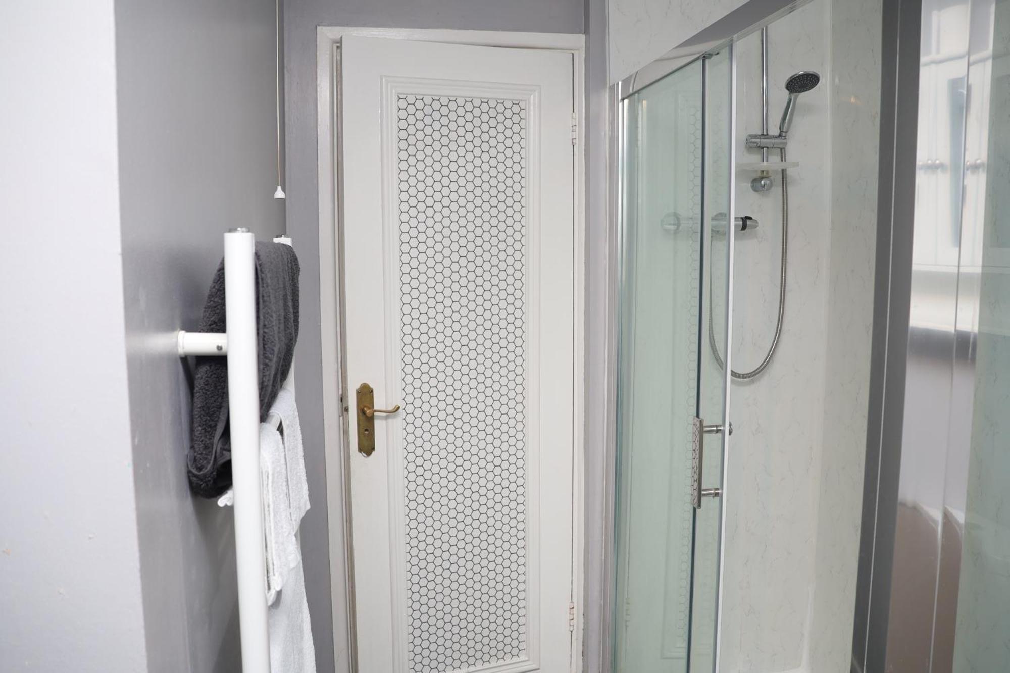 Superb 3 Bedroom Flat In Stafford Eksteriør billede