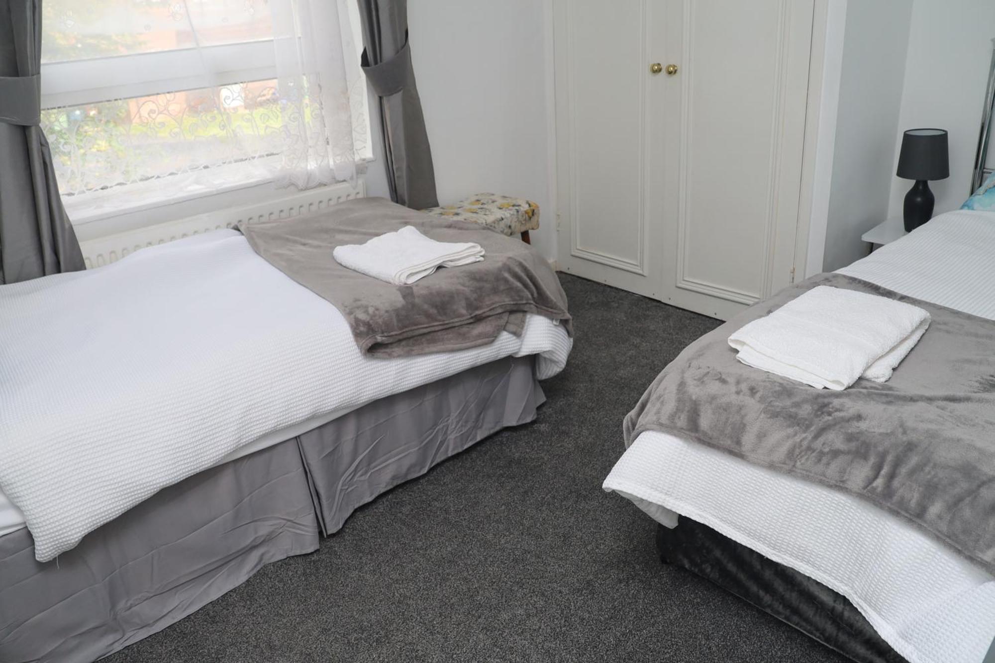 Superb 3 Bedroom Flat In Stafford Eksteriør billede
