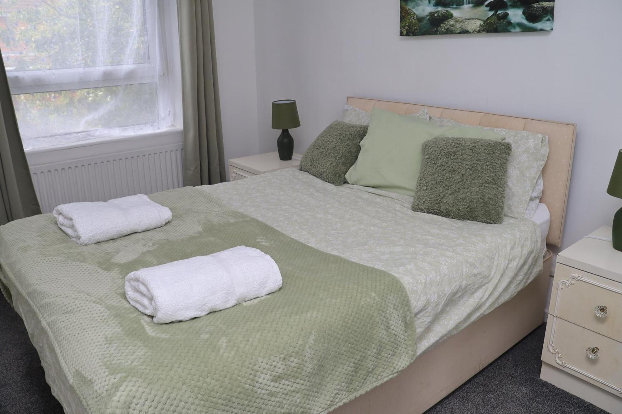 Superb 3 Bedroom Flat In Stafford Eksteriør billede