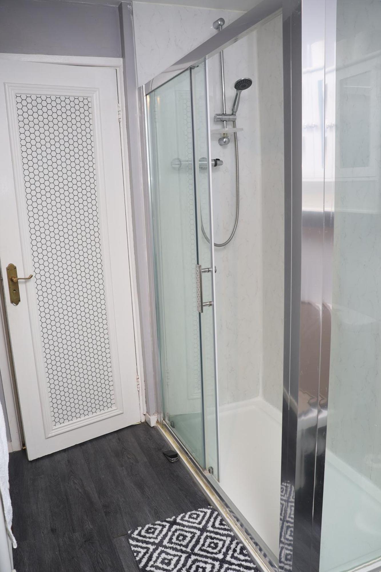 Superb 3 Bedroom Flat In Stafford Eksteriør billede