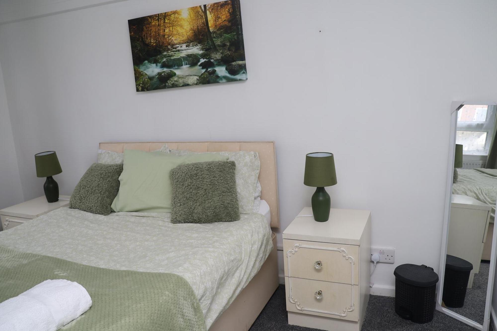 Superb 3 Bedroom Flat In Stafford Eksteriør billede