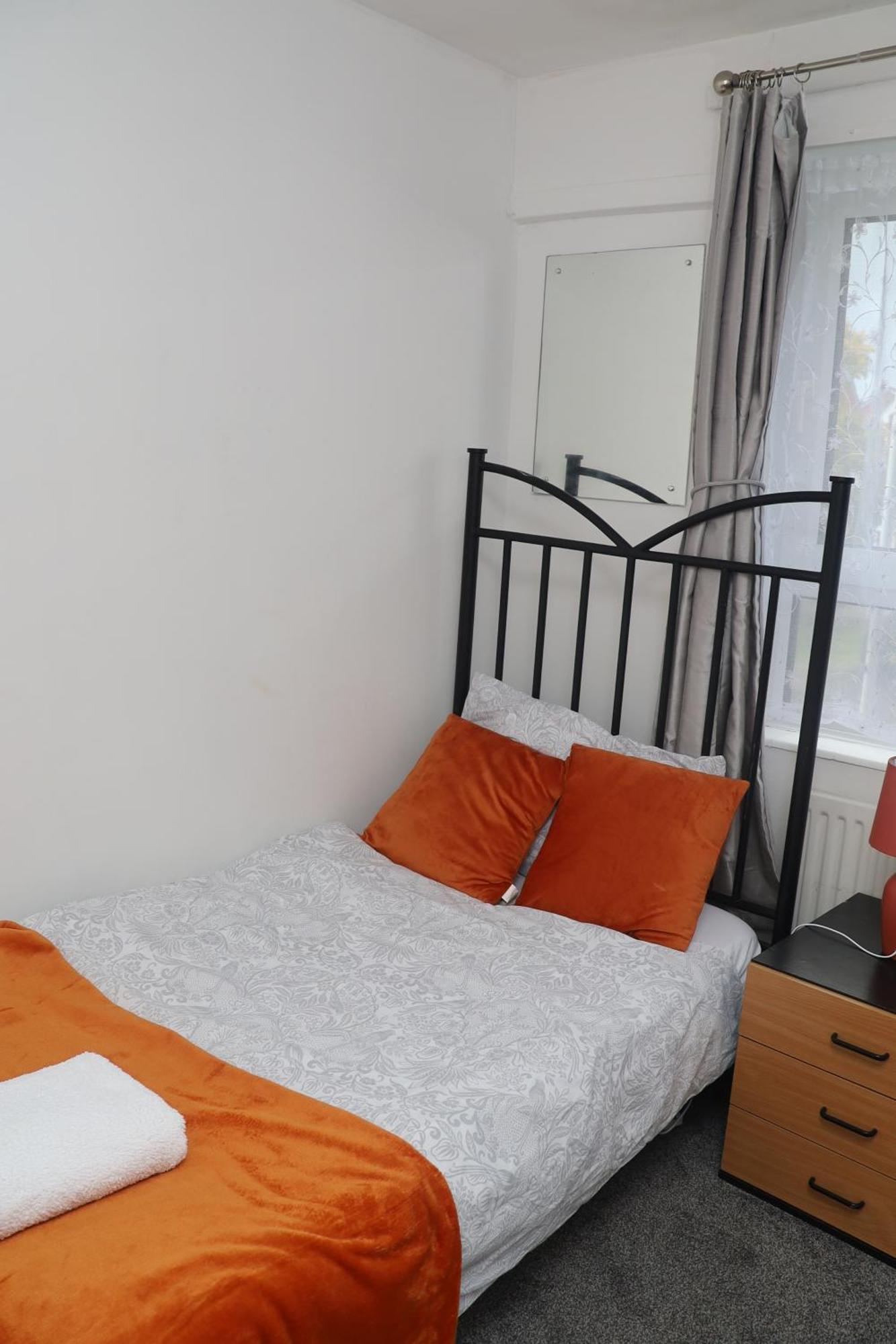 Superb 3 Bedroom Flat In Stafford Eksteriør billede