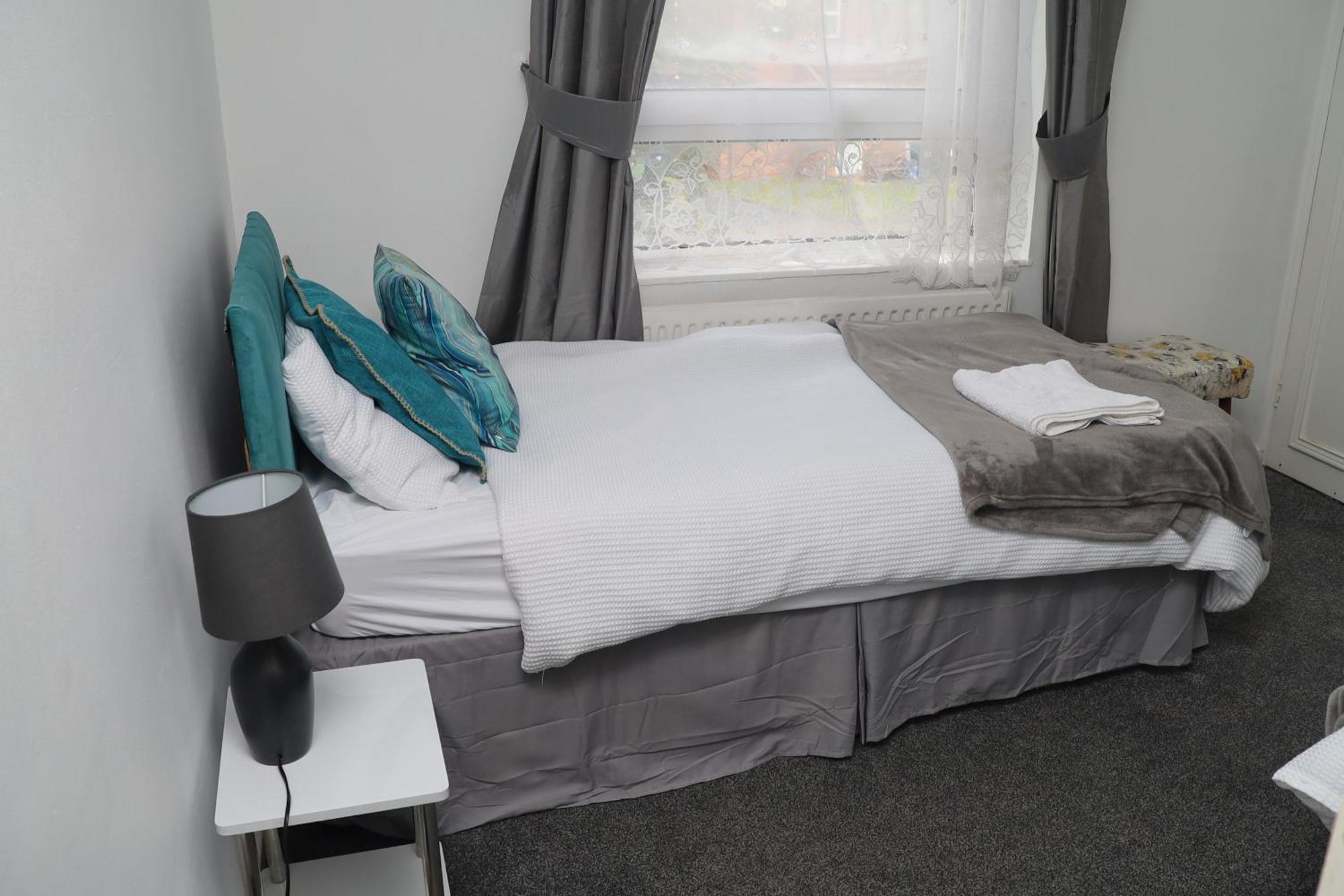 Superb 3 Bedroom Flat In Stafford Eksteriør billede